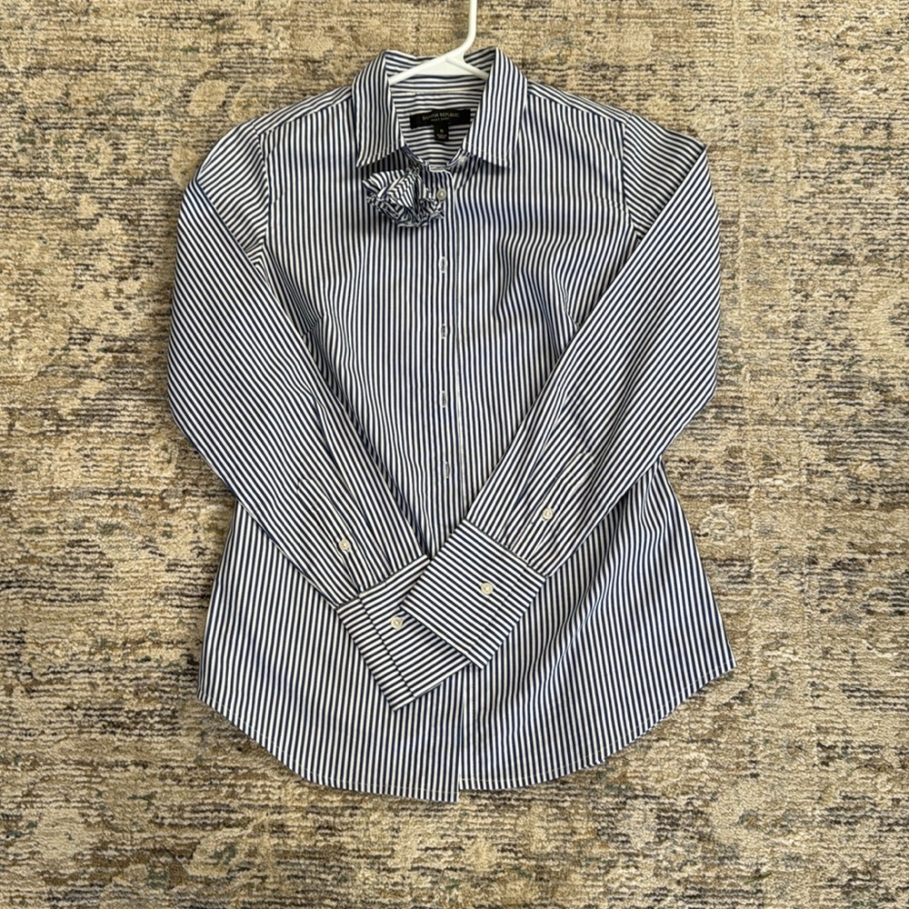 Banana Republic NWOT, size 0, Riley Shirt